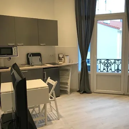 Apartment Center *