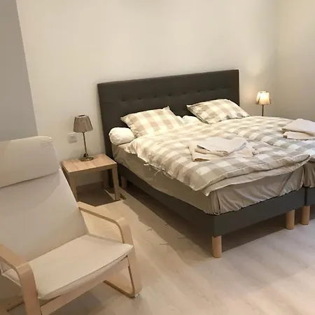 Center * Κάννες